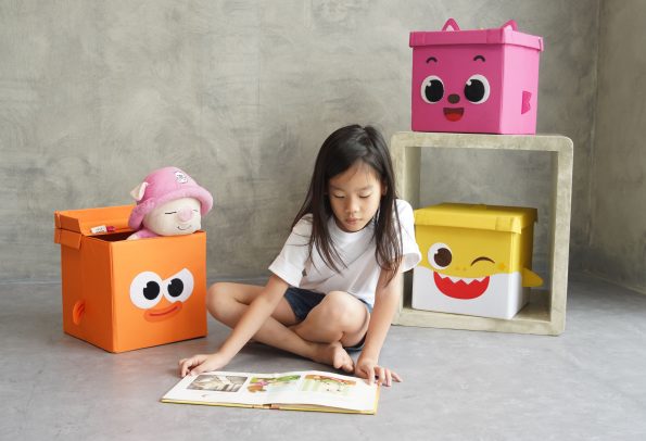 anak sedang baca buku